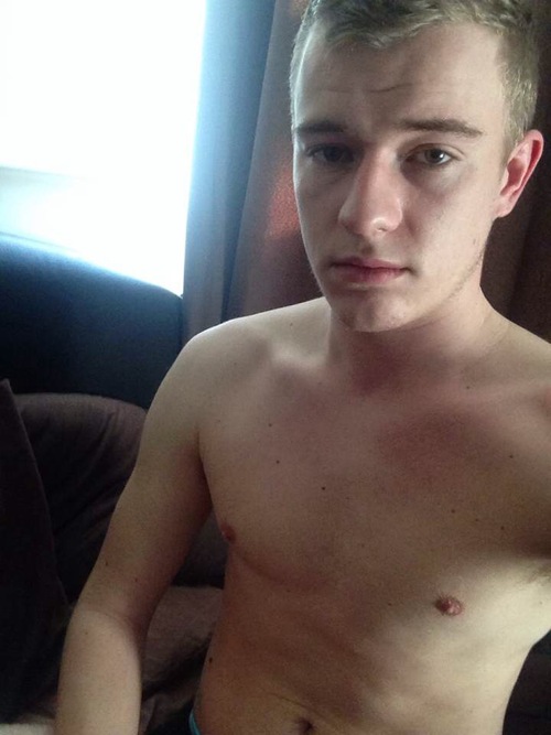 English-Lads-Nude-Sexting-Selfies